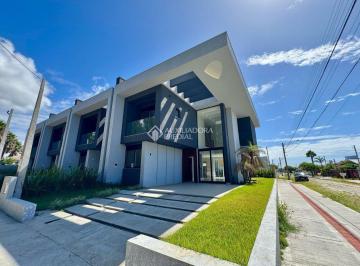 Casa · 167m² · 4 Quartos · Casa de esquina com quatro suítes e pé direito duplo no Centro de Xangri-Lá