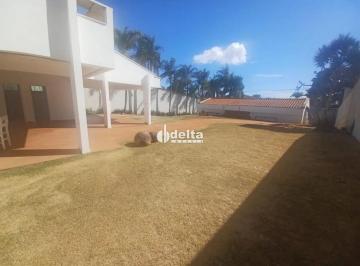 Comercial · 480m² · 3 Quartos · 4 Vagas · Casa comercial disponível para locação no bairro Morada da Colina em Uberlândia-MG