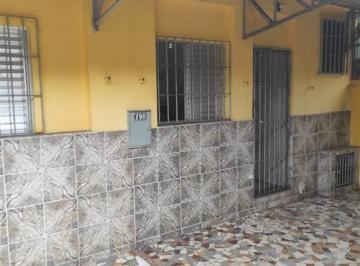Casa · 34m² · 1 Quarto · Excelente casa tipo bangalô. O imóvel está localizado na Vila Caiçara, bairro que vem recebendo e ca