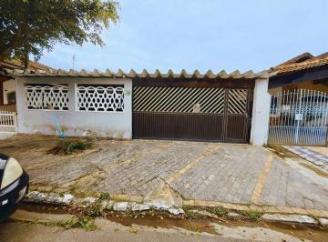 Casa · 140m² · 3 Quartos · 4 Vagas · Excelente casa de 03 dormitórios, sendo 01 suíte, 04 vagas de garagem, churrasqueira e edícula. O im