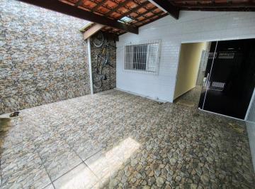Casa · 74m² · 2 Quartos · 2 Vagas · Excelente casa geminada de 02 dormitórios reformada com 02 vagas de garagem, corredor lateral fechad