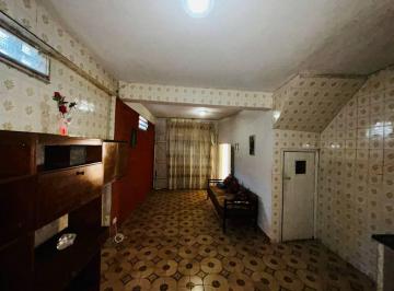 Casa · 111m² · 2 Quartos · 4 Vagas · Sobrado à venda na Vila Caiçara a 190 metros do mar.