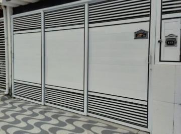 Casa · 73m² · 2 Quartos · 2 Vagas · Excelente casa geminada de 02 dormitórios, sendo 01 suíte, 02 vagas de garagem piscina e churrasquei