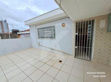 Casa · 140m² · 3 Quartos · Casa assobradada com 3 quartos, sala, cozinha, banheiro, área de serviço, quintal