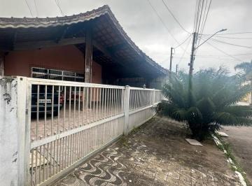 Casa · 234m² · 3 Quartos · 4 Vagas · Excelente casa isolada com 03 dormitórios, sendo 01 suíte, 02 banheiros sociais, 04 vagas de garagem