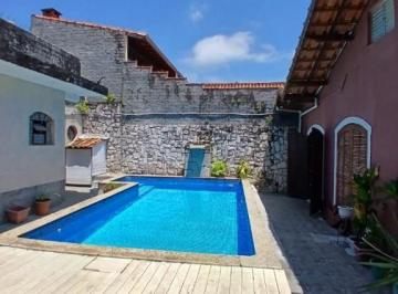 Casa · 205m² · 3 Quartos · 4 Vagas · Excelente casa isolada de 3 dormitórios, piscina na Vila Caiçara!
