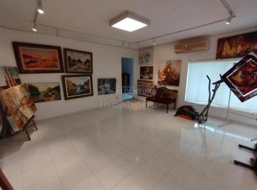 Casa · 454m² · 4 Quartos · 6 Vagas · Casa para locação com 4 dormitórios e 6 Vagas de Garagem