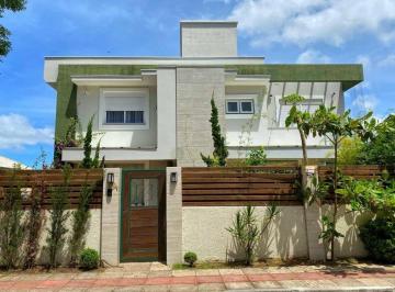 783e75fbb6e57b63767af1b95f8395ba10796b0a · Casa de alto padrão com 3 suítes à venda em Florianópolis/SC.