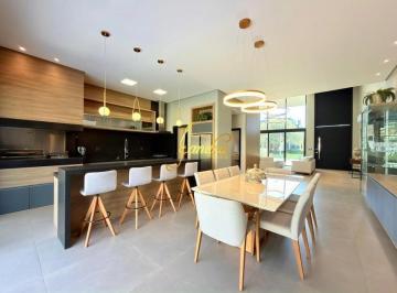 Casa · 254m² · 4 Quartos · 2 Vagas · Casa no Velas da Marina com amplas 4 suítes, piscina em concreto