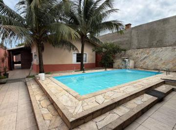 Casa de 4 quartos, Itanhaém · Casa na praia com 4 quartos e piscina em Itanhaém.
