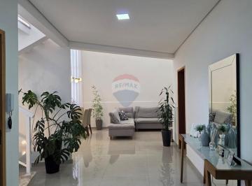 Casa · 197m² · 3 Quartos · 2 Vagas · Casa de Alto Padrão de Esquina com Espaço Gourmet e 197 m² de Construção