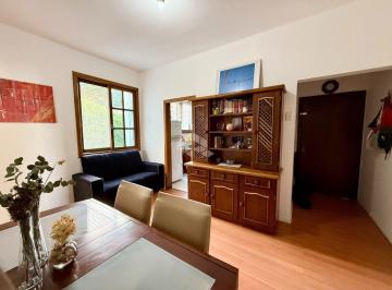 Apartamento · 71m² · 2 Quartos · Apartamento de 2 dormitórios, sacada, dependência de empregada à venda próximo a Gonçaldo de Carvalh