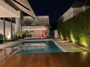 Foto 01 · Casa de luxo em condomínio no Tamboré: 5 quartos, 5 suítes, 3 salas, 8 banheiros, 6 vagas, 1.000 m²