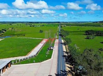 Vista aérea da rodovia BA-290 mostrando a frente da propriedade e a proximidade com o Condomínio Texas Prime em Teixeira de Freitas. · Fazenda 464ha em Teixeira de Freitas: Ideal para Loteamento