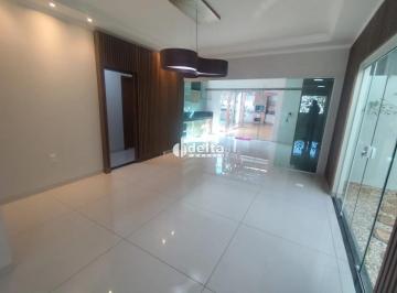 Casa · 360m² · 3 Quartos · 4 Vagas · Casa residencial com 3 quartos sendo 3 suíte disponível para locação no bairro Cidade Jardim em Uber