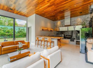 Casa · 540m² · 5 Quartos · 5 Vagas · Casa em Condomínio no Vivenda Tabor, 05 Suítes, 05 Vagas, Piscina Aquecida, Campo Comprido, Curitiba