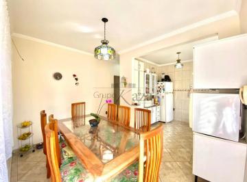 Casa · 250m² · 4 Quartos · 2 Vagas · Oportunidade - Casa Sobrado - Bosque dos Eucaliptos - 4 Dormitórios - 250m².