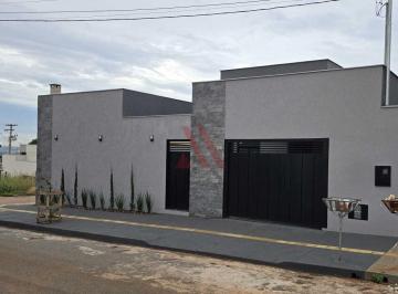 Casa · 190m² · 3 Quartos · 2 Vagas · Setor Faiçalville Casa nova 3 suítes com churrasqueira e piscina disponível para venda