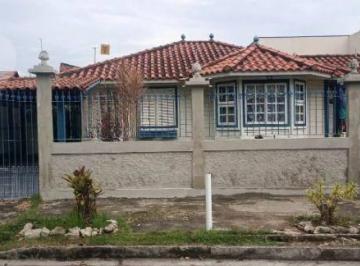 7d7b165f00c73a78f3d4d3399396fc908e668601 · Casa colonial de madeira com 2 dormitórios à venda, 130 m² por R$ 580.000 - Piratininga - Niterói/RJ
