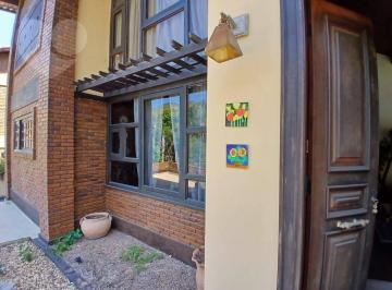 Frente da casa · Casa com 3 dormitórios à venda, 200 m² por R$ 990.000,00 - Itaipu - Niterói/RJ