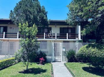 Casa de 3 quartos, Curitiba · Sobrado a venda em Curitiba-PR