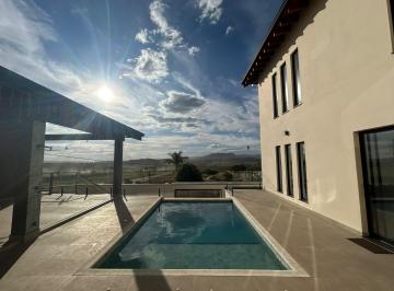 Vista da piscina (ótima posição solar) · Casa em Condomínio Fechado Na Serra Da Canastra, Piscina com Vista Espetacular.