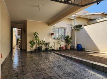 Foto 01 · CASA TÉRREA, PRÓXIMO DO CENTRO, 3 QUARTOS, EDÍCULA, GARAGEM COBERTA