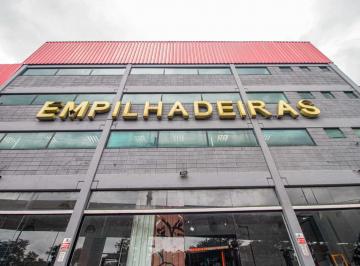 Comercial · 2500m² · 20 Quartos · 35 Vagas · Galpão na Avenida Embaixador Macedo Soares, N. 604 • 2500 m²
