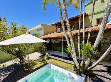 Casa · 127m² · 4 Quartos · 2 Vagas · Casa mobiliada próximo a biera da praia.