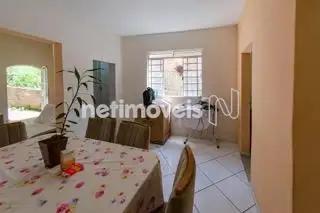 Casa · 390m² · 6 Quartos · 2 Vagas · Oportunidade! Casa com duas moradias em lote amplo de 390m²;