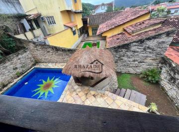 Casa · 198m² · 3 Quartos · 4 Vagas · Excelente casa em 3 quartos em Itaipu/Niterói. Primeira quadra da Av Central.