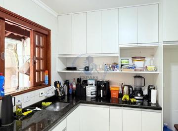 Casa de 2 quartos, Jandira · Cond. Coqueiros, casa com cozinha planejada nova, churrasqueira, guarda-roupas nos dormitórios