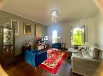 Casa · 199m² · 3 Quartos · 4 Vagas · Casa espaçosa à venda – conforto e ótima localização!