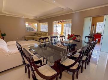 Casa · 387m² · 5 Quartos · 3 Vagas · "Conforto e Estilo no Paranoá - Casa 5 Quartos"