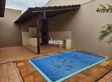 Casa · 300m² · 3 Quartos · 2 Vagas · Casa residencial com 3 suítes disponível para venda no bairro Vigilato Pereira em Uberlândia-MG