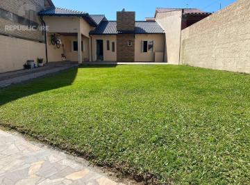 Casa · 90m² · 1 Quarto · Casa