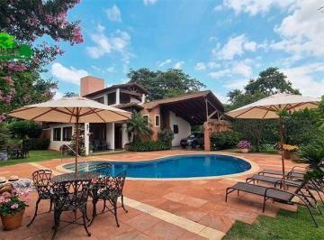 853dfd5cc92f79278b035c19434d5ee19f13ef89 · Casa térrea aconchegante e vista para o poente