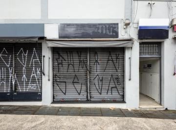 Comercial · 40m² · Loja na Rua Francisco Fett, N. 568 • 40 m²