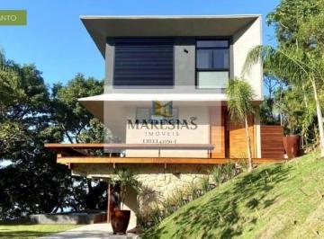 Casa · 5 Quartos · Elegância e Prazer em Maresias: Deslumbrante Sobrado Alto Padrão com Acesso Privilegiado à Praia<