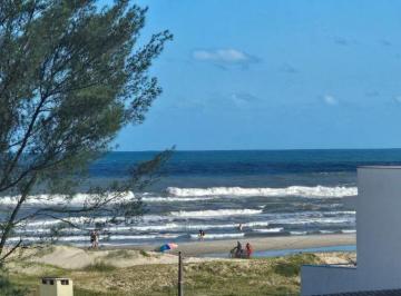 Apartamento de 2 quartos, Arroio do Sal · Apartamento com vista para a praia em Arroio do Sal!