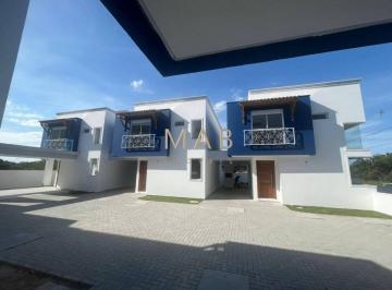 Foto 02 · Casa à venda em Florianópolis: 3 quartos, 1 suíte, 2 salas, 2 banheiros, vaga na garagem e 140m² no