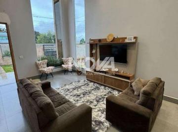 Casa de 4 quartos, Gama · Casa Espaçosa com Pé Direito Alto e Churrasqueira - Condomínio Buritis em Ponte Alta - Gama
