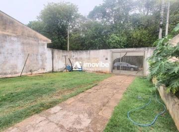 Casa · 100m² · 1 Quarto · 4 Vagas · Casa Térrea com 2 Quartos e Suíte, sendo uma suíte, com 100m² Construídos, Excelente localização