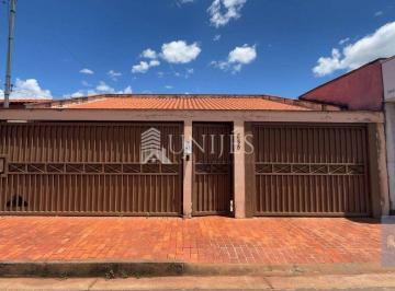 Casa · 110m² · 3 Quartos · 4 Vagas · Casa com 3 Quartos Sendo 1 Suíte Bairro Santa Rita