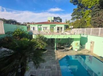 Casa · 965m² · 5 Quartos · 16 Vagas · Sobrado à venda com 1000m², 5 Quartos sendo 4 suítes, 8 banheiros e 16 vagas.