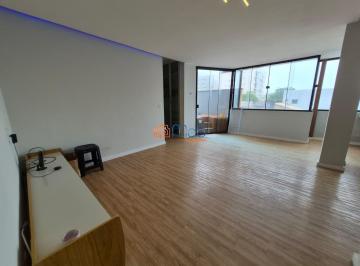 Apartamento · 1 Quarto · 1 Vaga · Cobertura  semimobiliada com espaços bem distribuídos e ótima iluminação natural