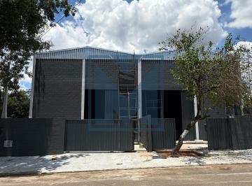 Comercial · 526m² · Pé direito de 9 metros trifásico, 4 WC sendo 2 no escritório e 2 na área fabr...