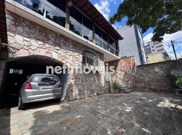 Casa · 228m² · 3 Quartos · 2 Vagas · Casa espaçosa na avenida Clara Nunes
