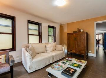 Casa · 200m² · 3 Quartos · 2 Vagas · Casa no Jardim Paulistano com 3 dormitórios super acolhedora.
