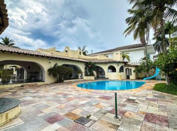 Casa · 750m² · 4 Quartos · 4 Vagas · Casa com amplo terreno à venda no Condomínio Jardim Acapulco na praia do Guarujá